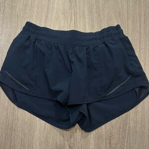 lululemon hotty hot 2.5” lined running shorts